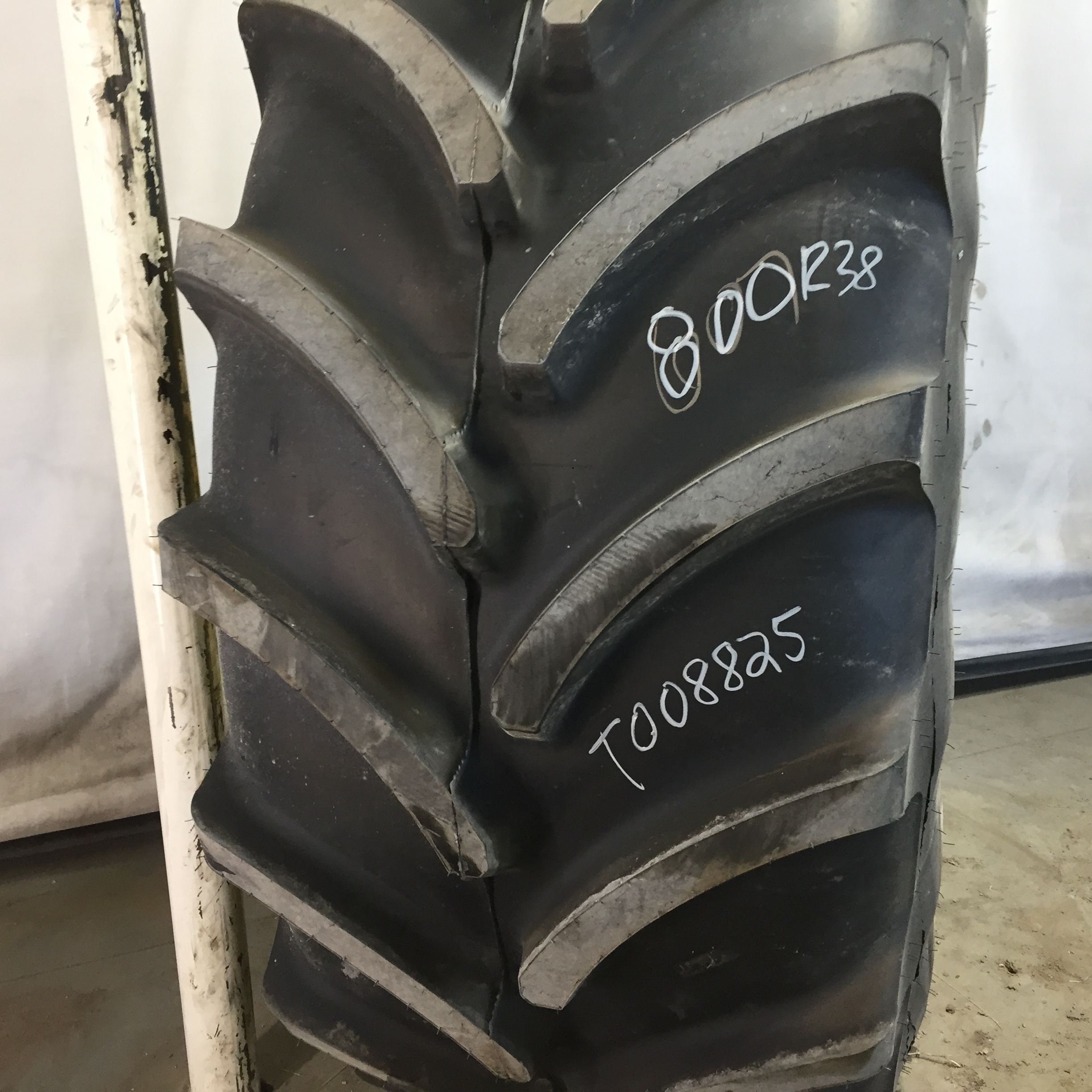 800/70R38 Firestone Maxi Traction R-1W Tire RT008825