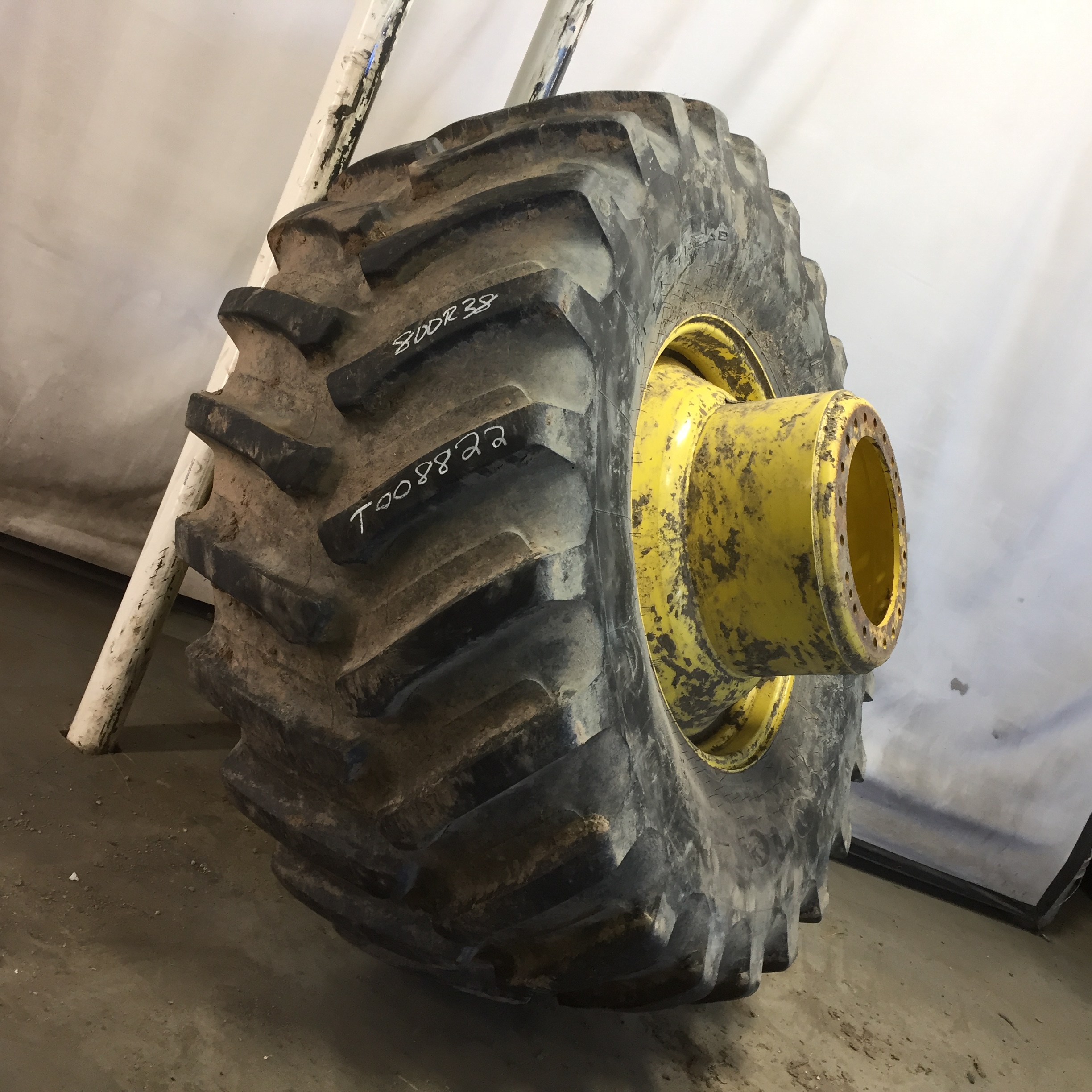 800/70R38 Firestone Radial Deep Tread 23 R-1W Tire RT008822