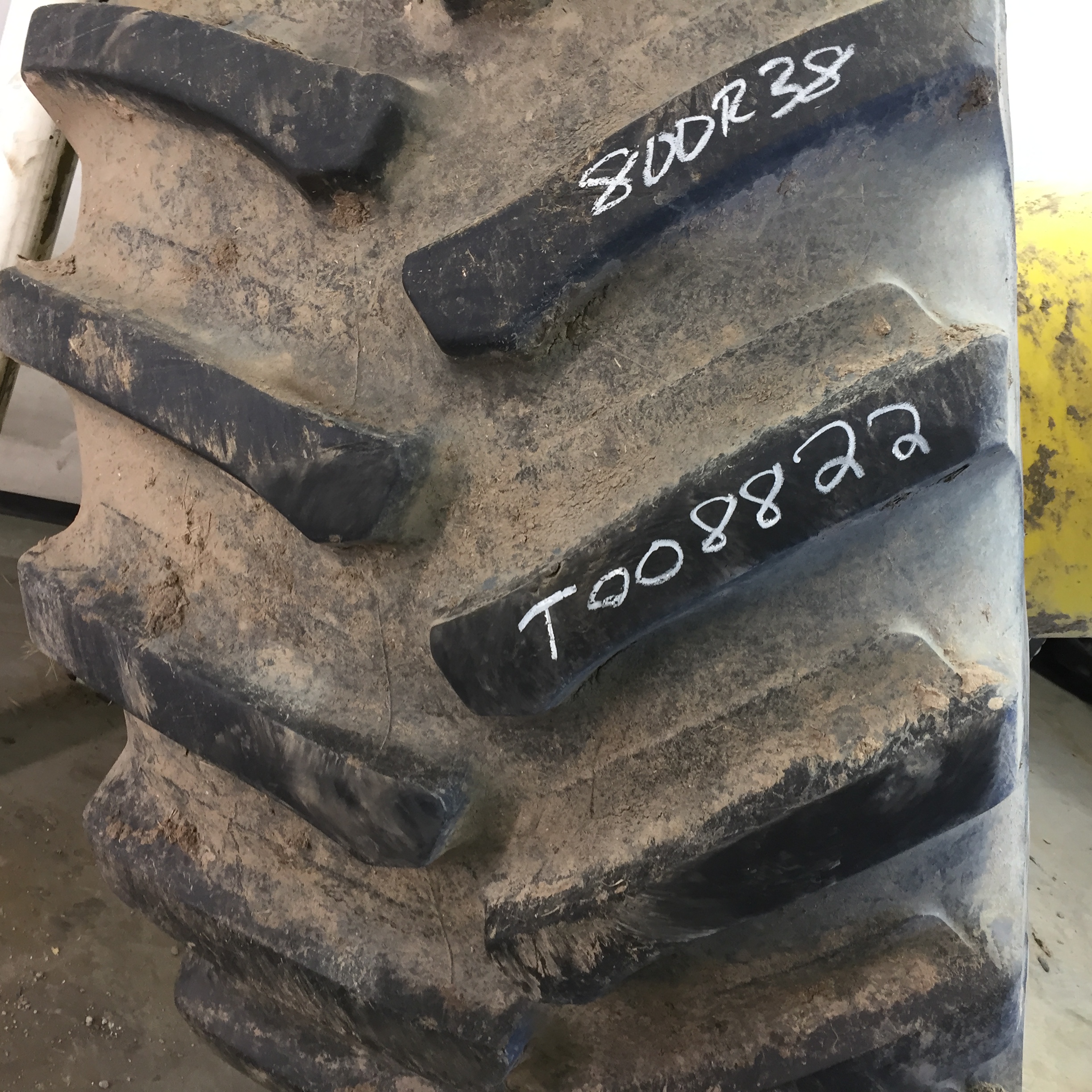 800/70R38 Firestone Radial Deep Tread 23 R-1W Tire RT008822