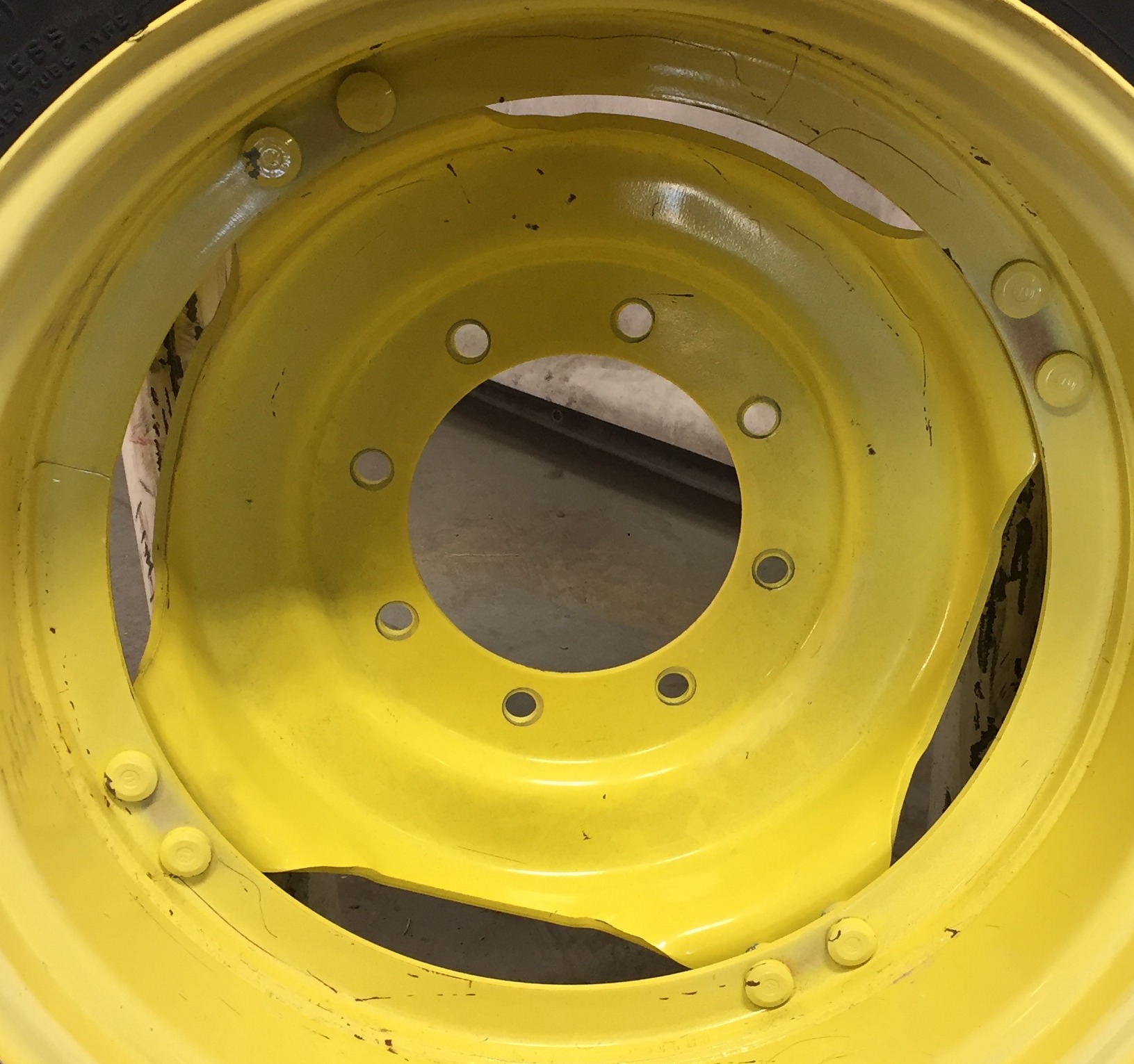 28'' Stub Disc (groups of 2 bolts) Rim Center WT008818CTR