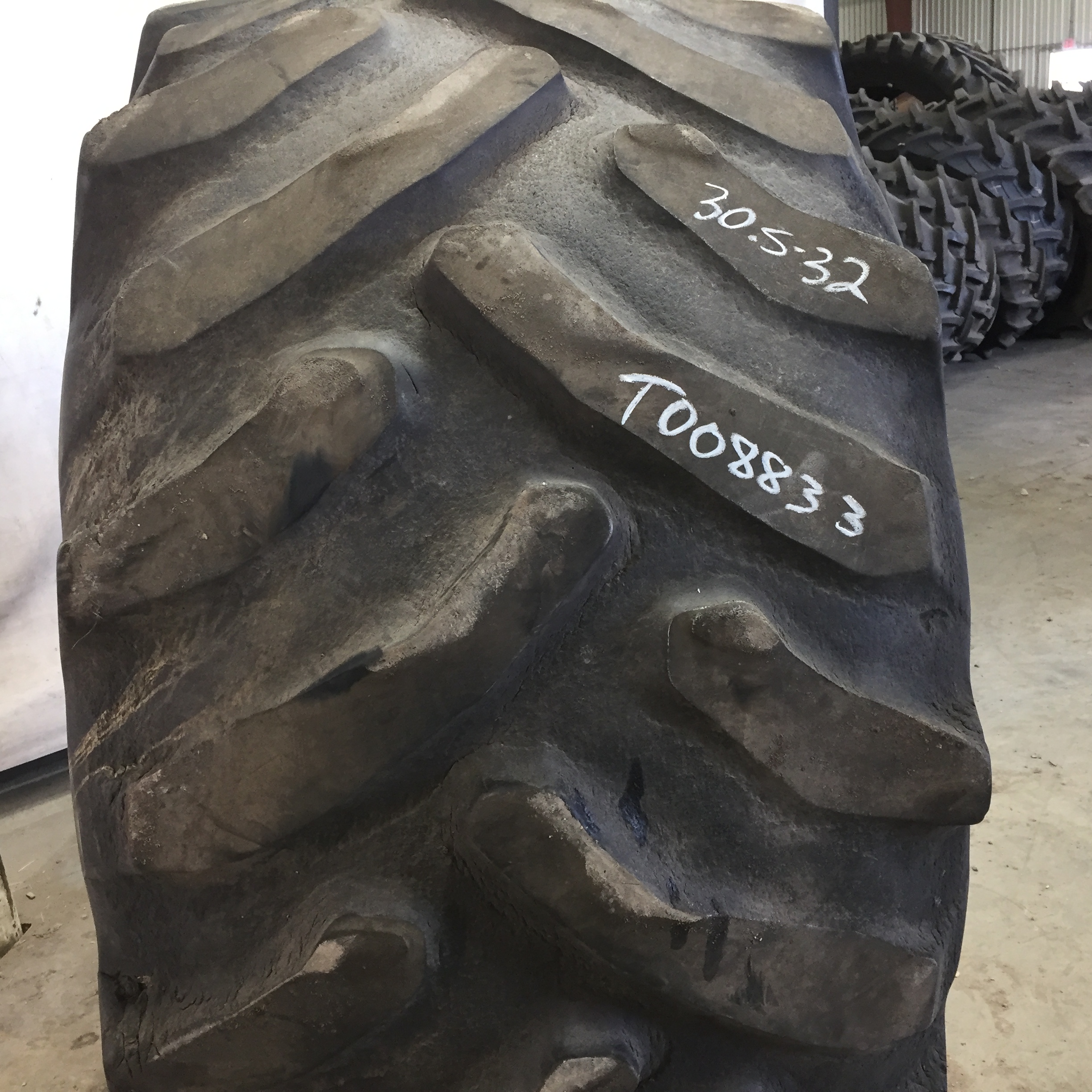 30.5/L-32 Goodyear Farm Dyna Torque II R-1 Tire T008833