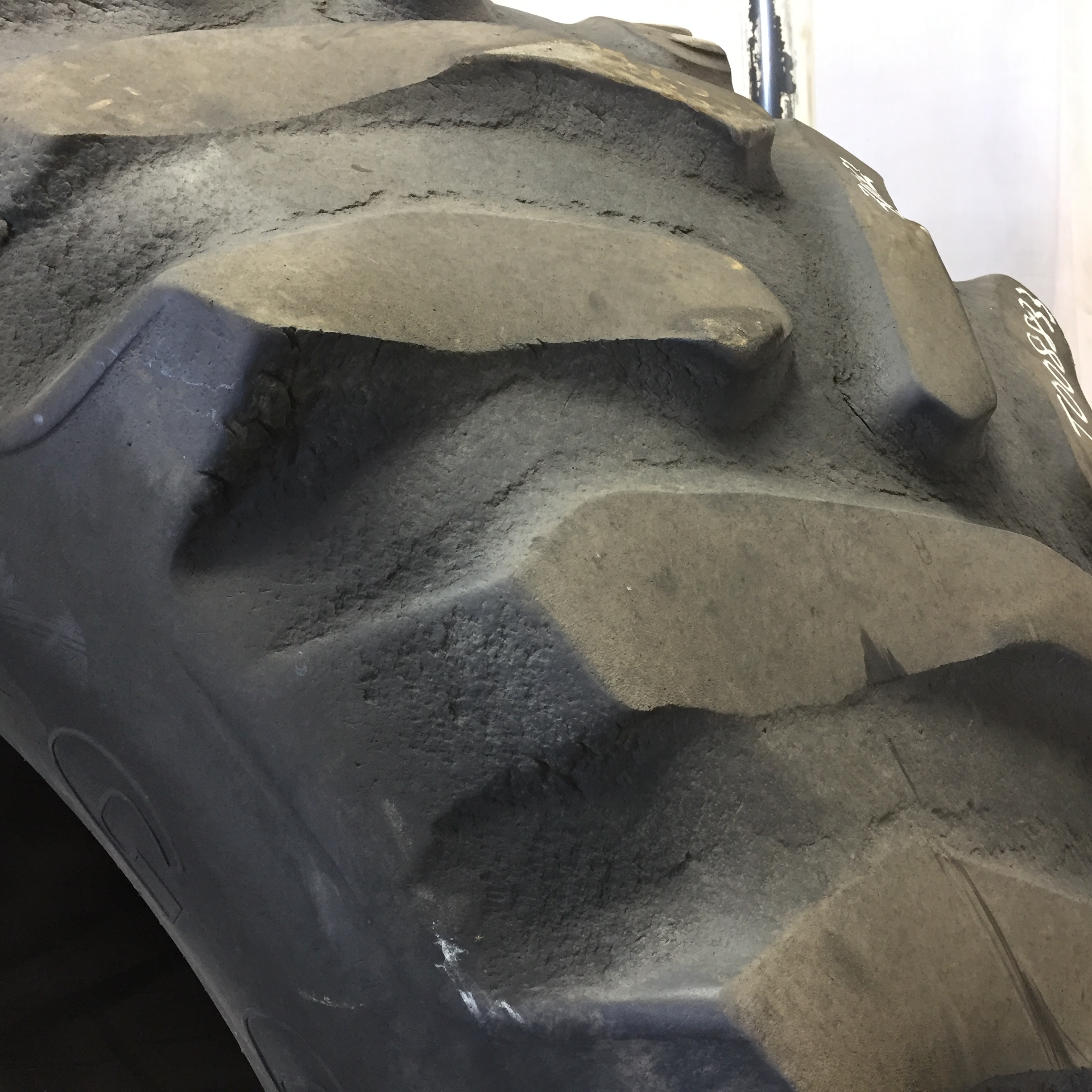 30.5/L-32 Goodyear Farm Dyna Torque II R-1 Tire T008833