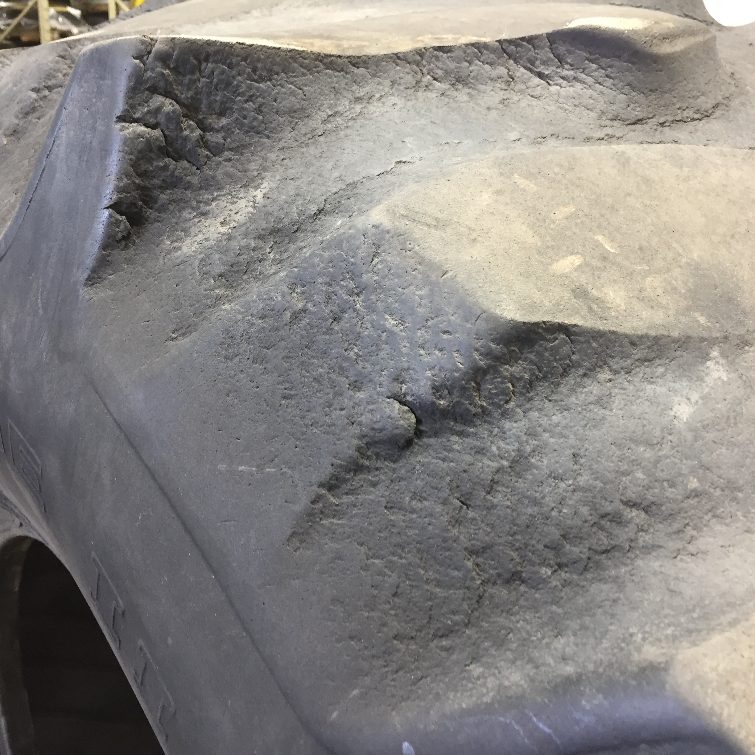 30.5/L-32 Goodyear Farm Dyna Torque II R-1 Tire T008833