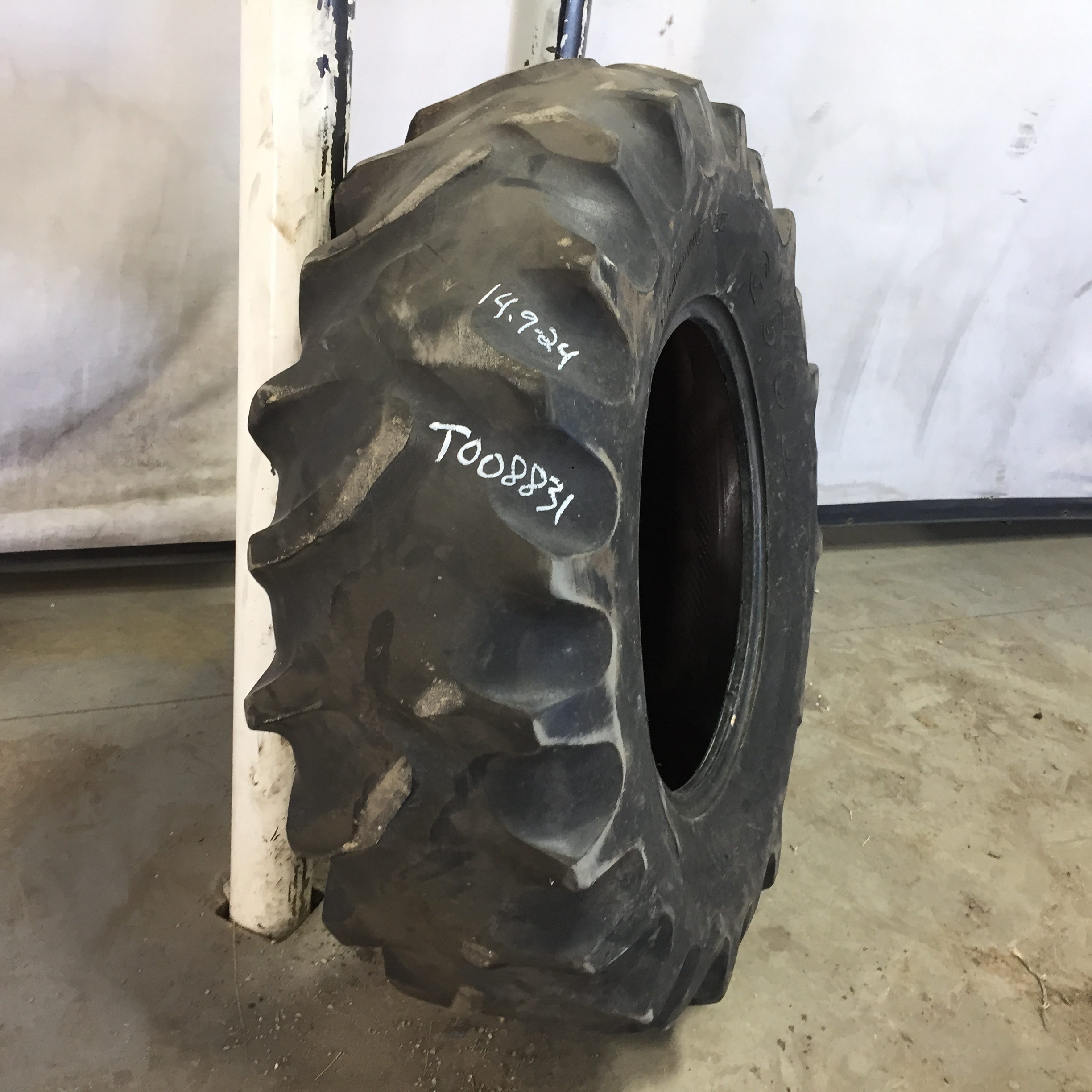 14.9/-24 Goodyear Farm Dyna Torque II R-1 Tire T008831