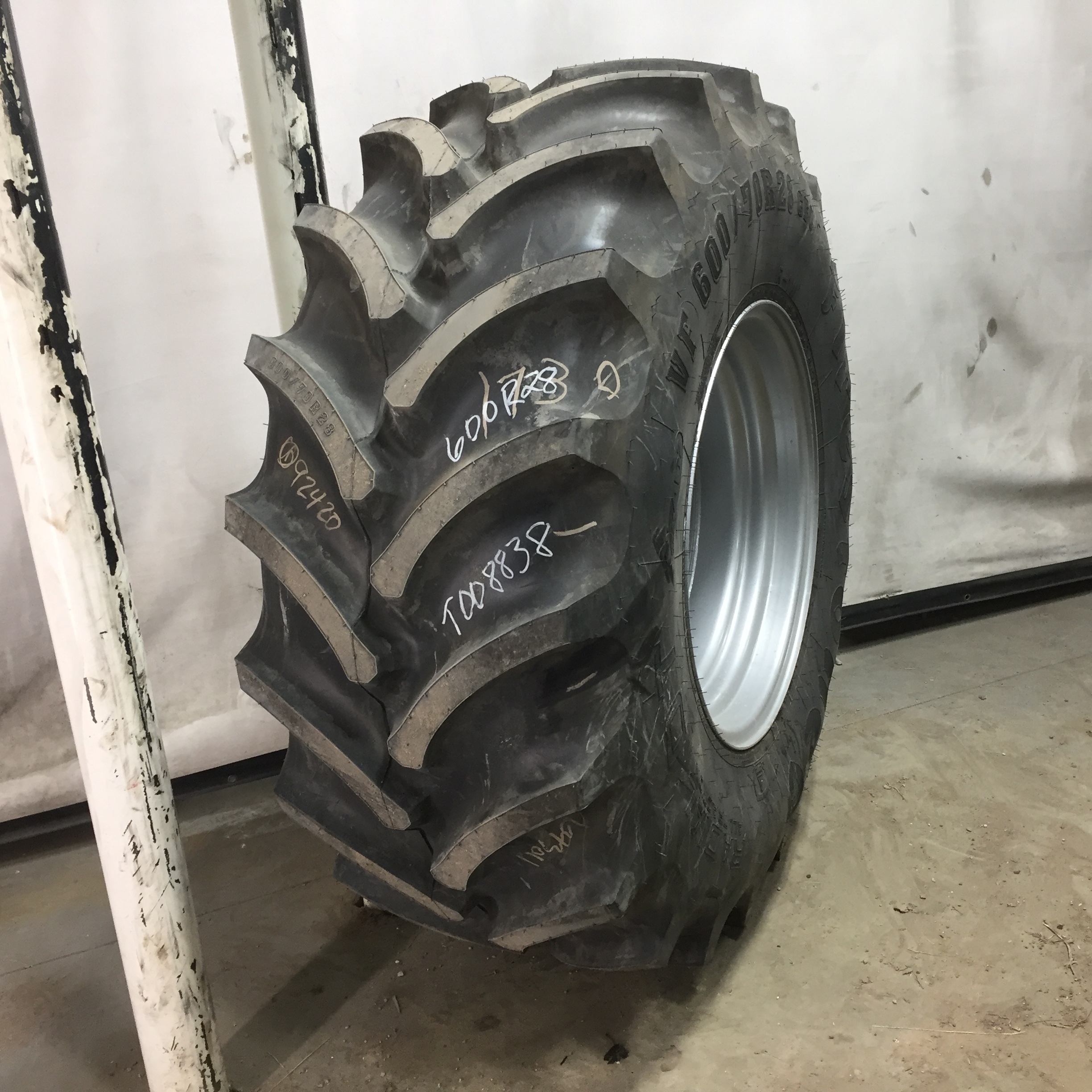 600/70R28 Firestone Radial All Traction DT CFO R-1W Tire RT008838