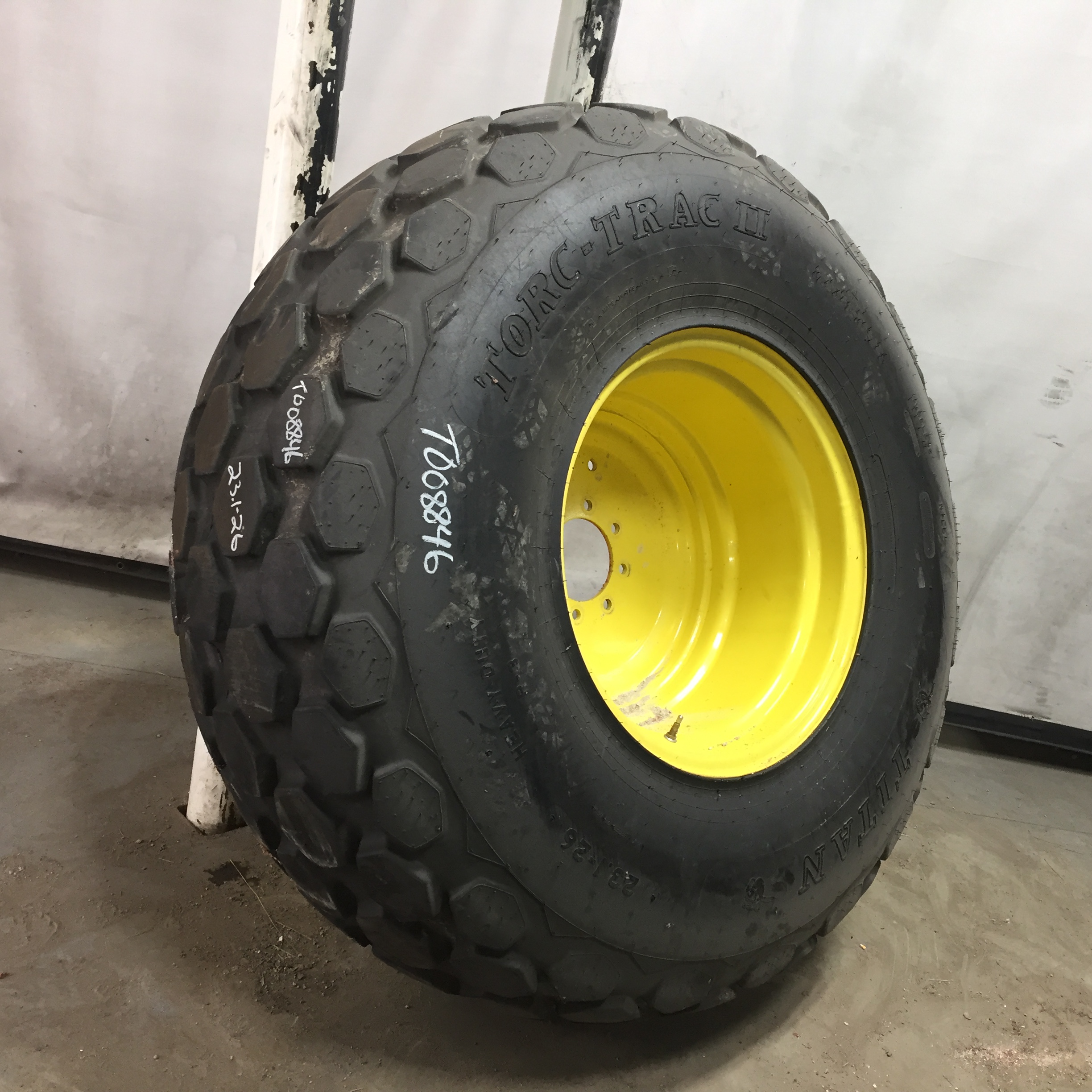 23.1/-26 Titan Farm Torc Trac II R-3 Tire-Wheel Assembly T008846