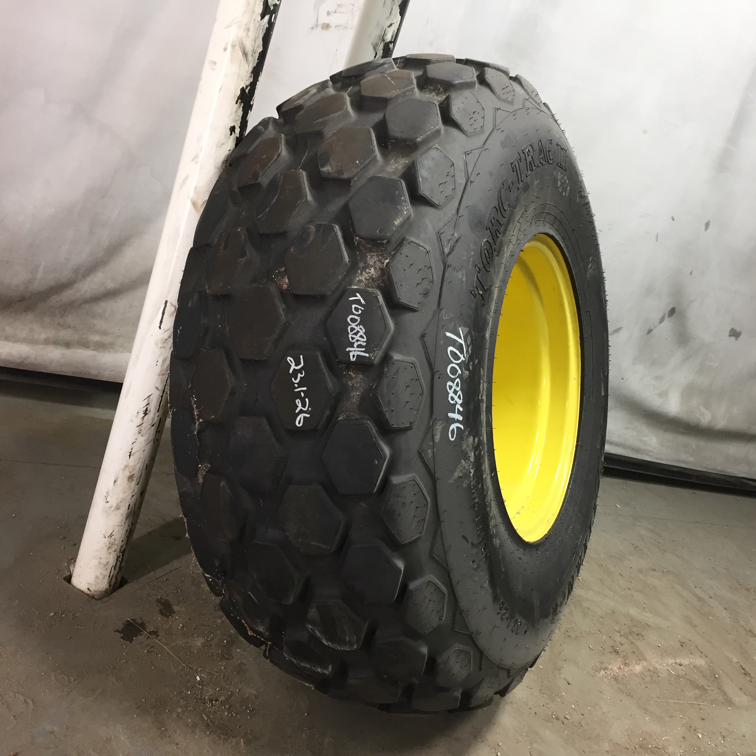 23.1/-26 Titan Farm Torc Trac II R-3 Tire RT008846