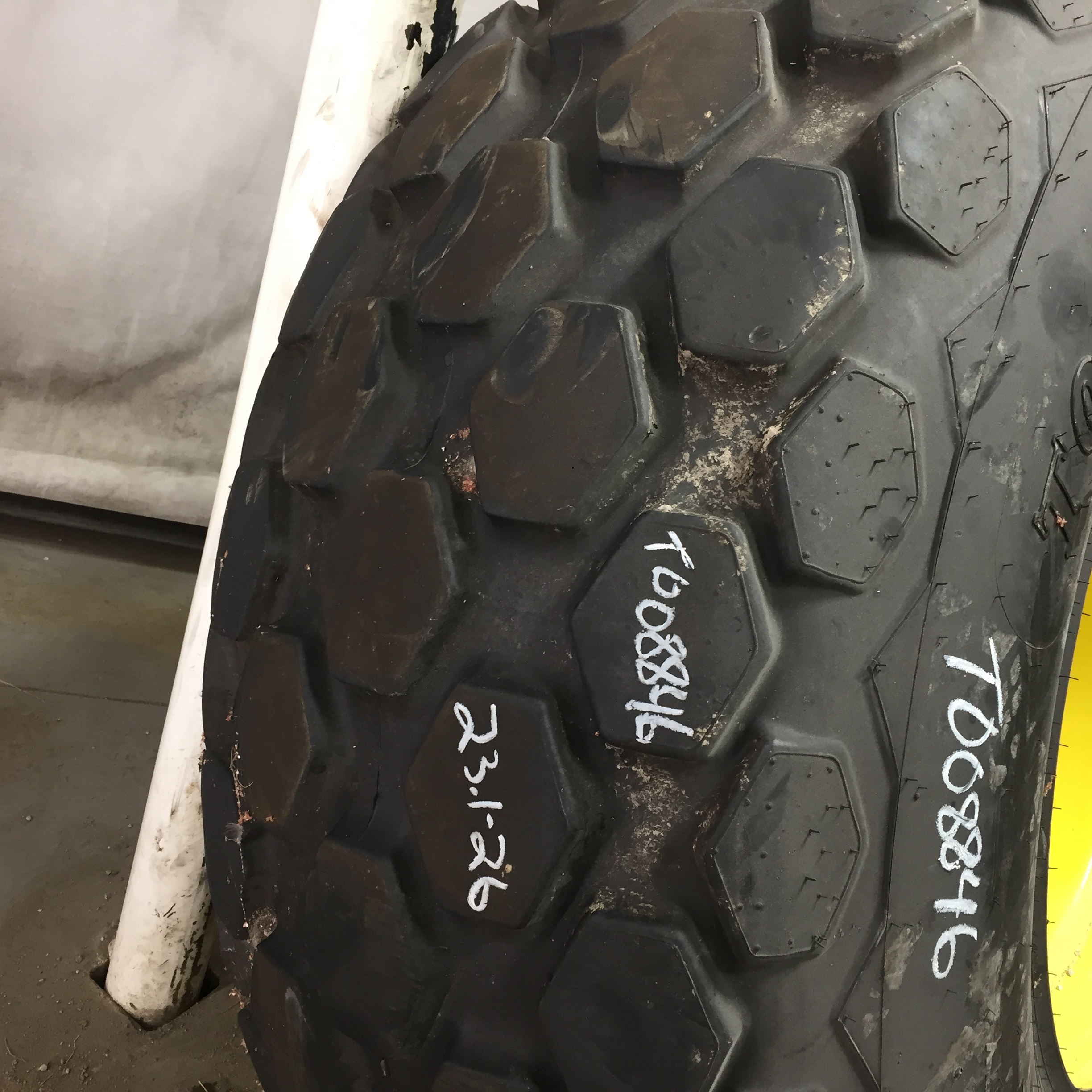 23.1/-26 Titan Farm Torc Trac II R-3 Tire RT008846