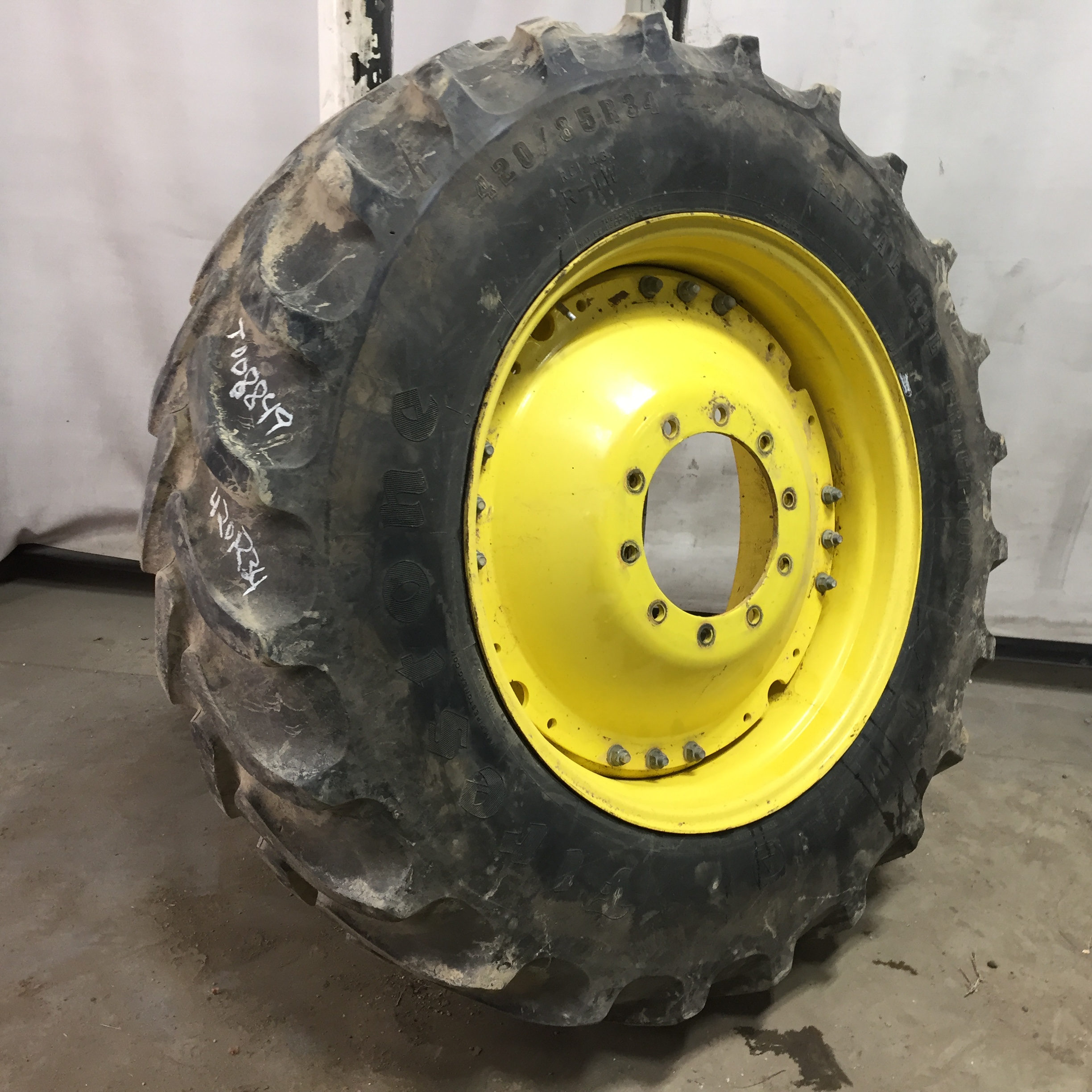 420/85R34 Firestone Radial All Traction DT R-1W Waffle Wheel (Groups of 3 bolts) Tire-Wheel Assembly T008849