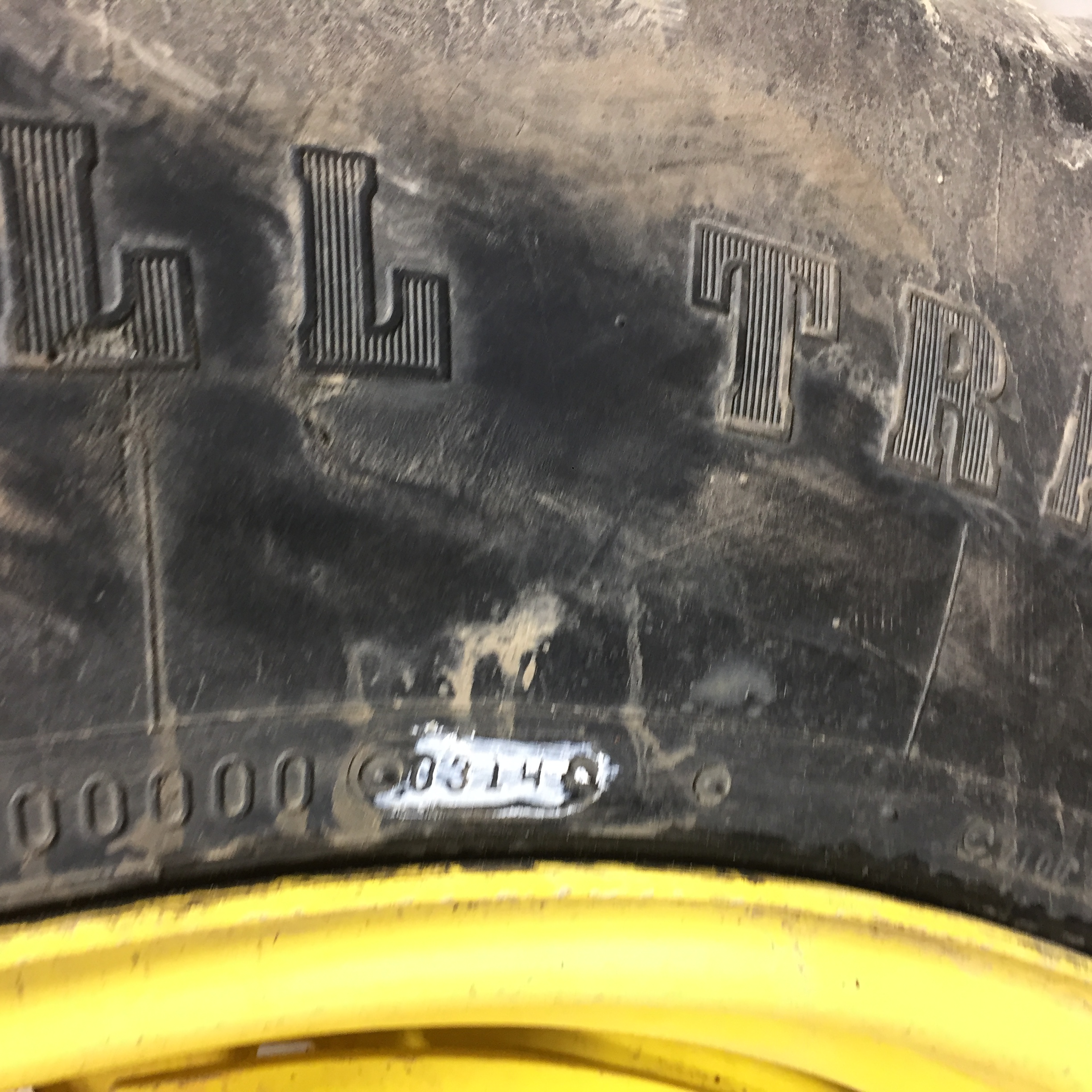 420/85R34 Firestone Radial All Traction DT R-1W Tire RT008849