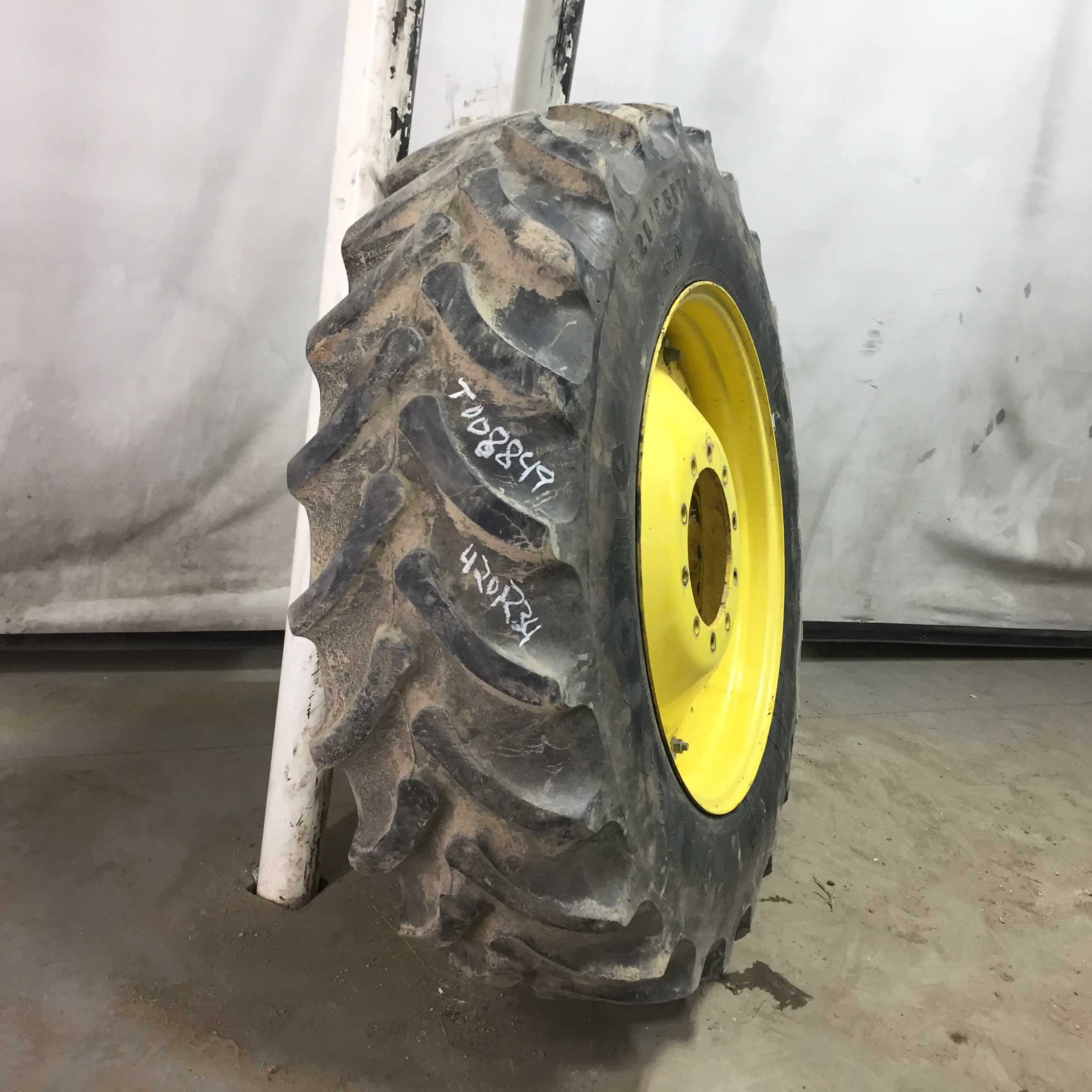 420/85R34 Firestone Radial All Traction DT R-1W Tire RT008849