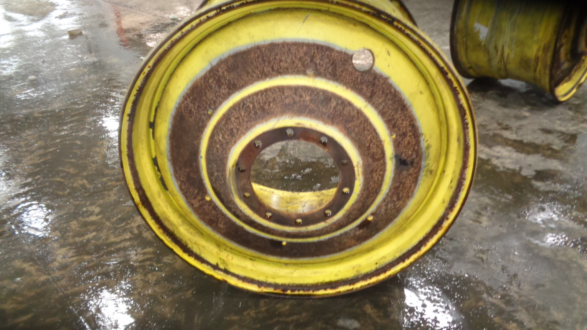 42''D x 25''W Formed Plate Wheel T004098