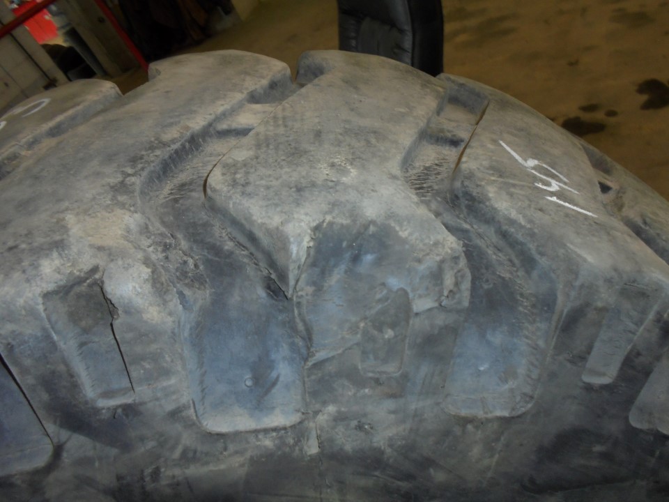 16.00/-25 Miscellaneous E-3/L-3 Tire 006463