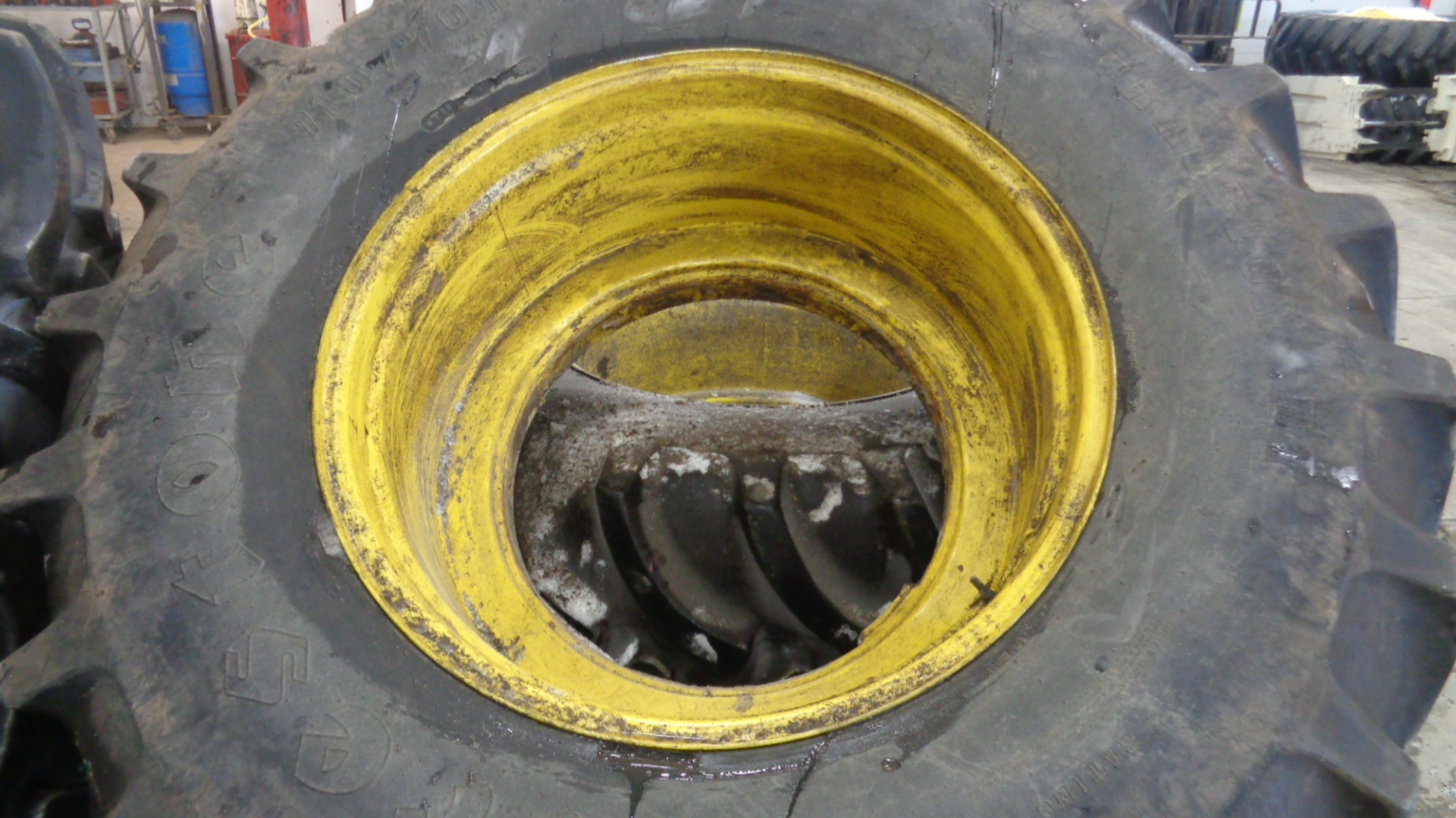 38''D x 23''W Deep Well W/Drive Lugs 34" Cast Wheel WT004081