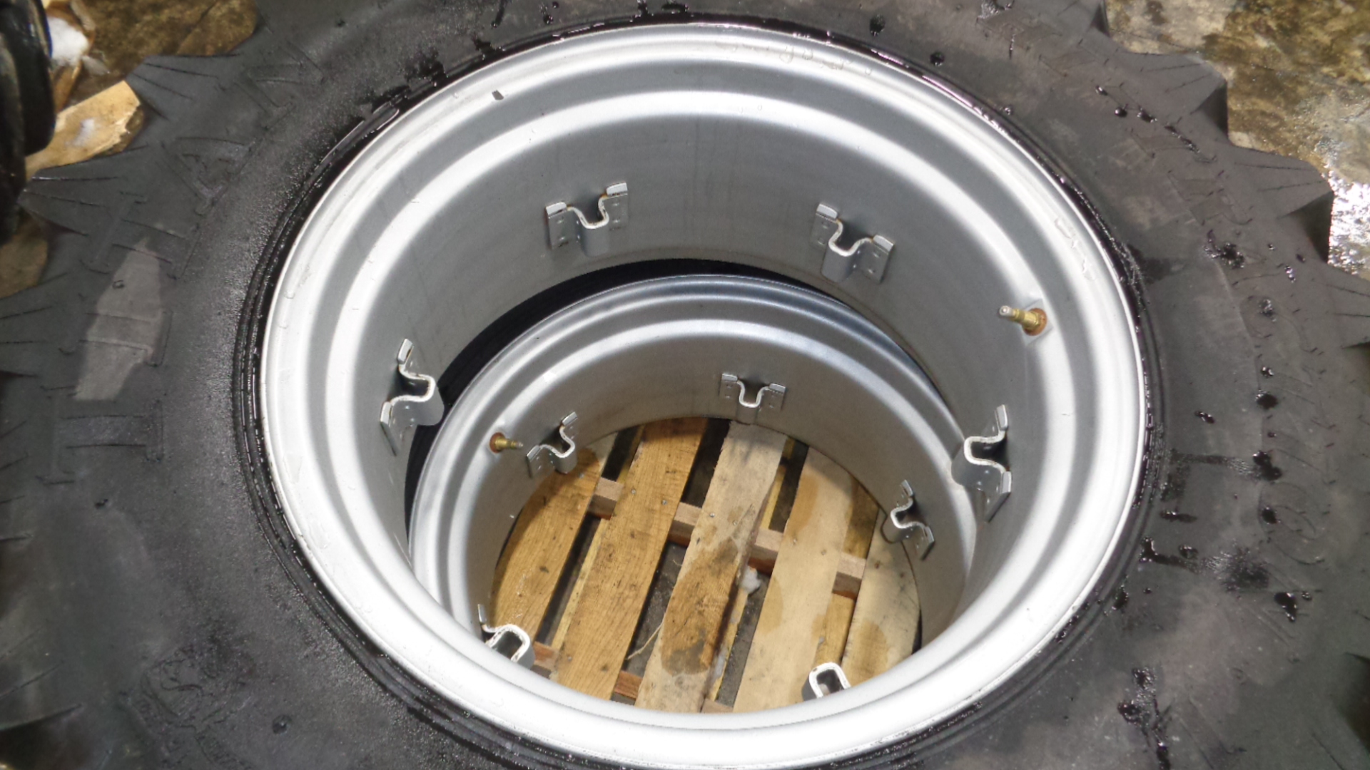 24''D x 12''W Rim with Clamp/Loop Style Wheel WT004095