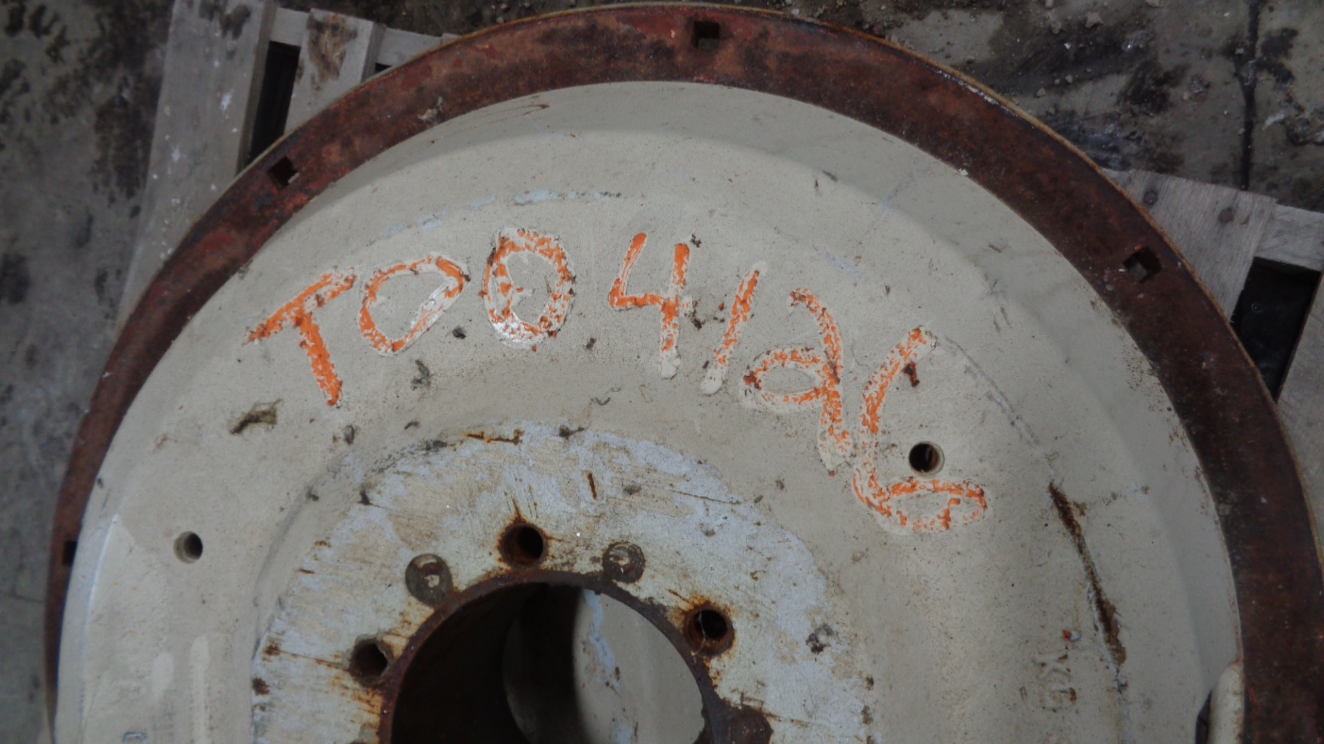 38'' Cast Style Rim Center T004126