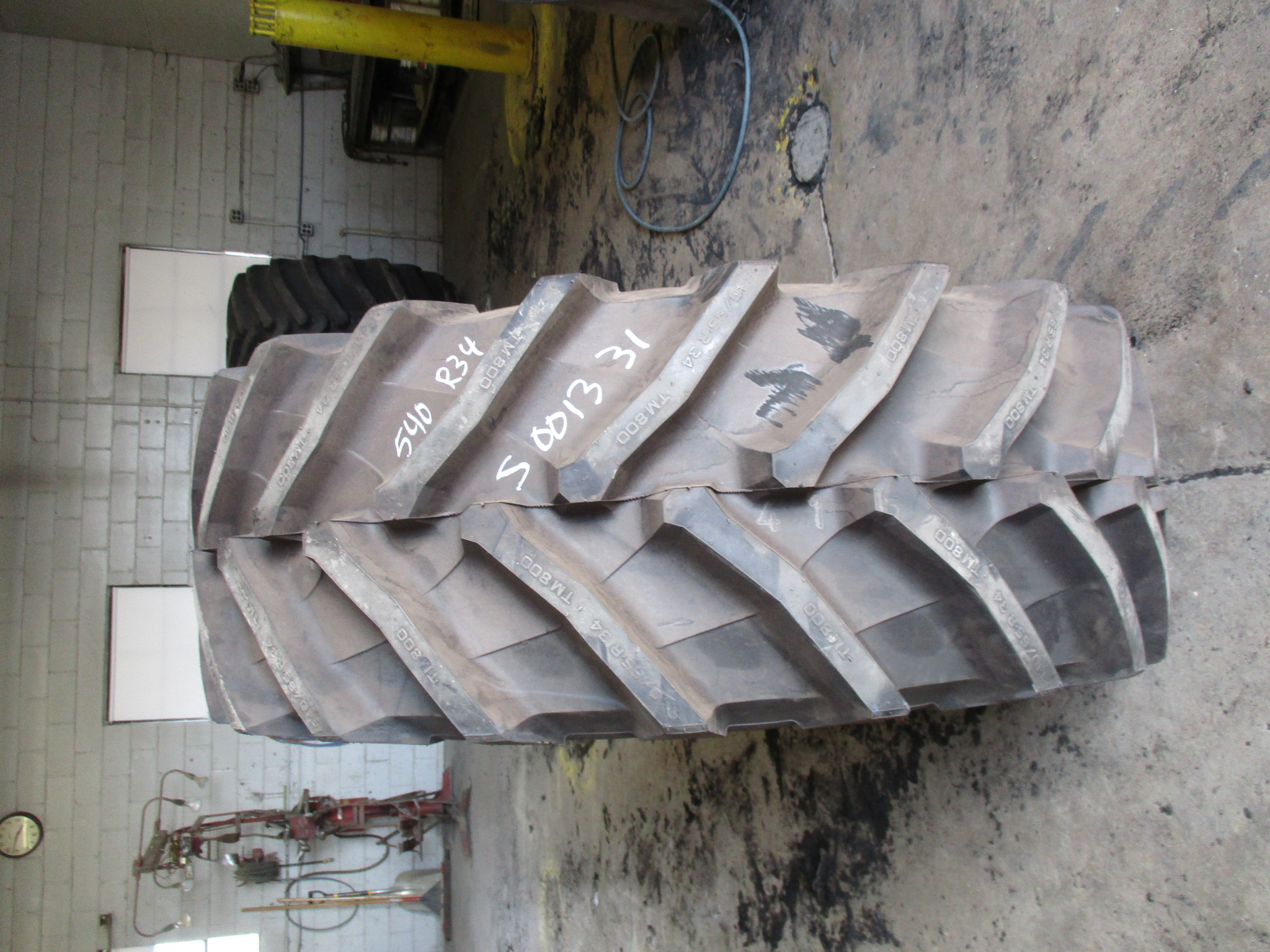 540/65R34 Pirelli TM800 R-1W Tire S001331