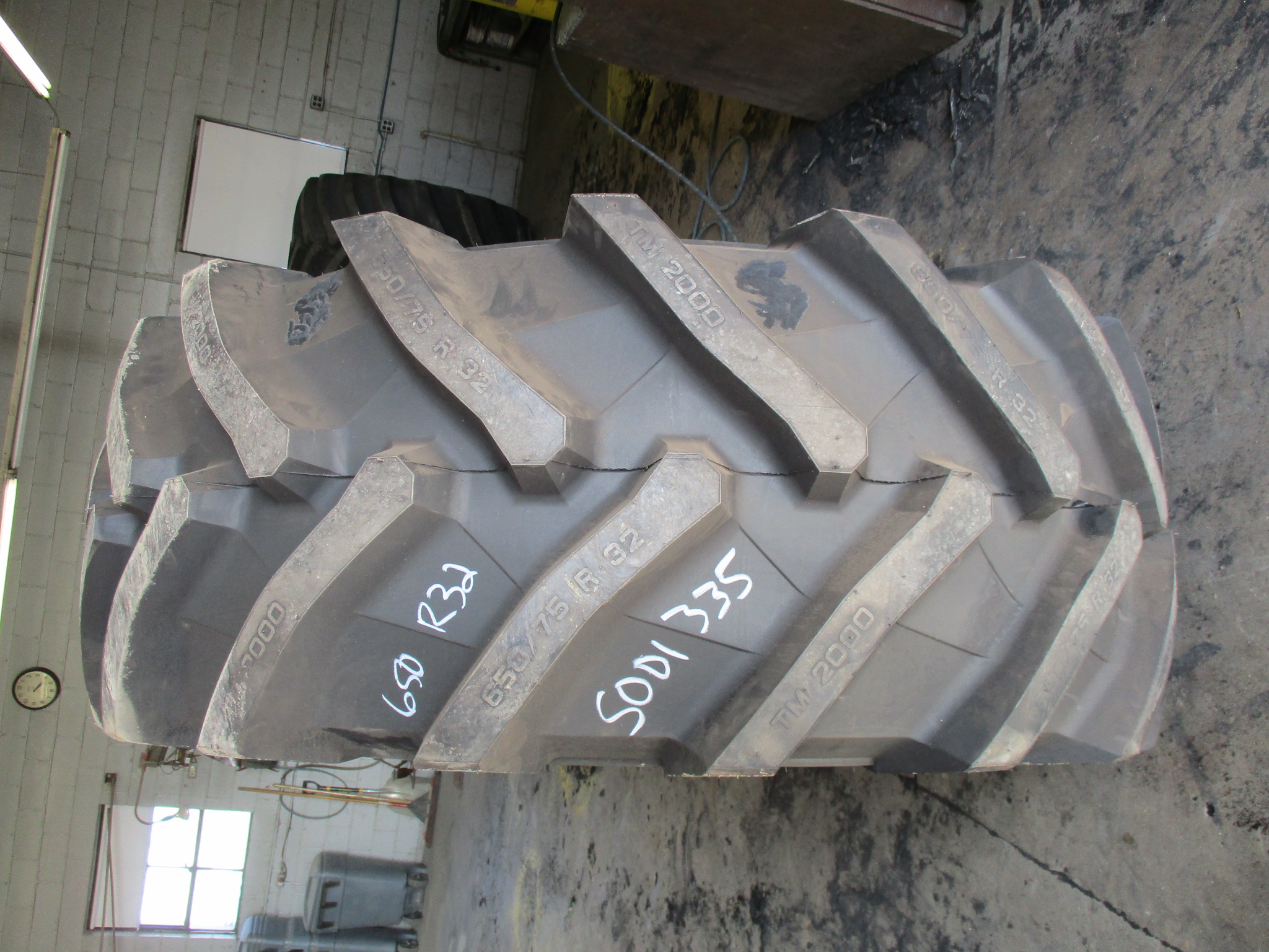 650/75R32 Trelleborg TM2000 R-1W Tire S001335
