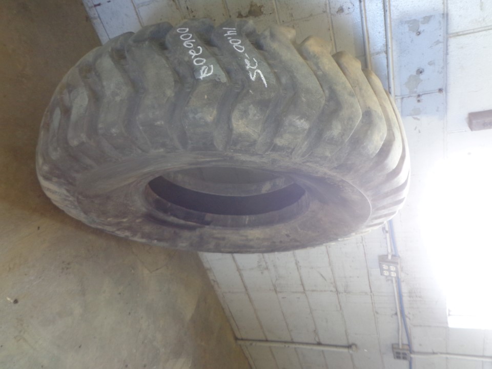 14.00/-25 American Farmer (STA) American Carrier E-3/L-3 Tire 006202-Z