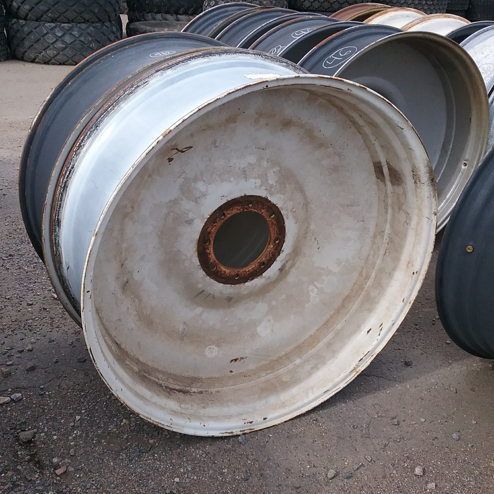 46''D x 16''W Bubble Disc Wheel WS001035