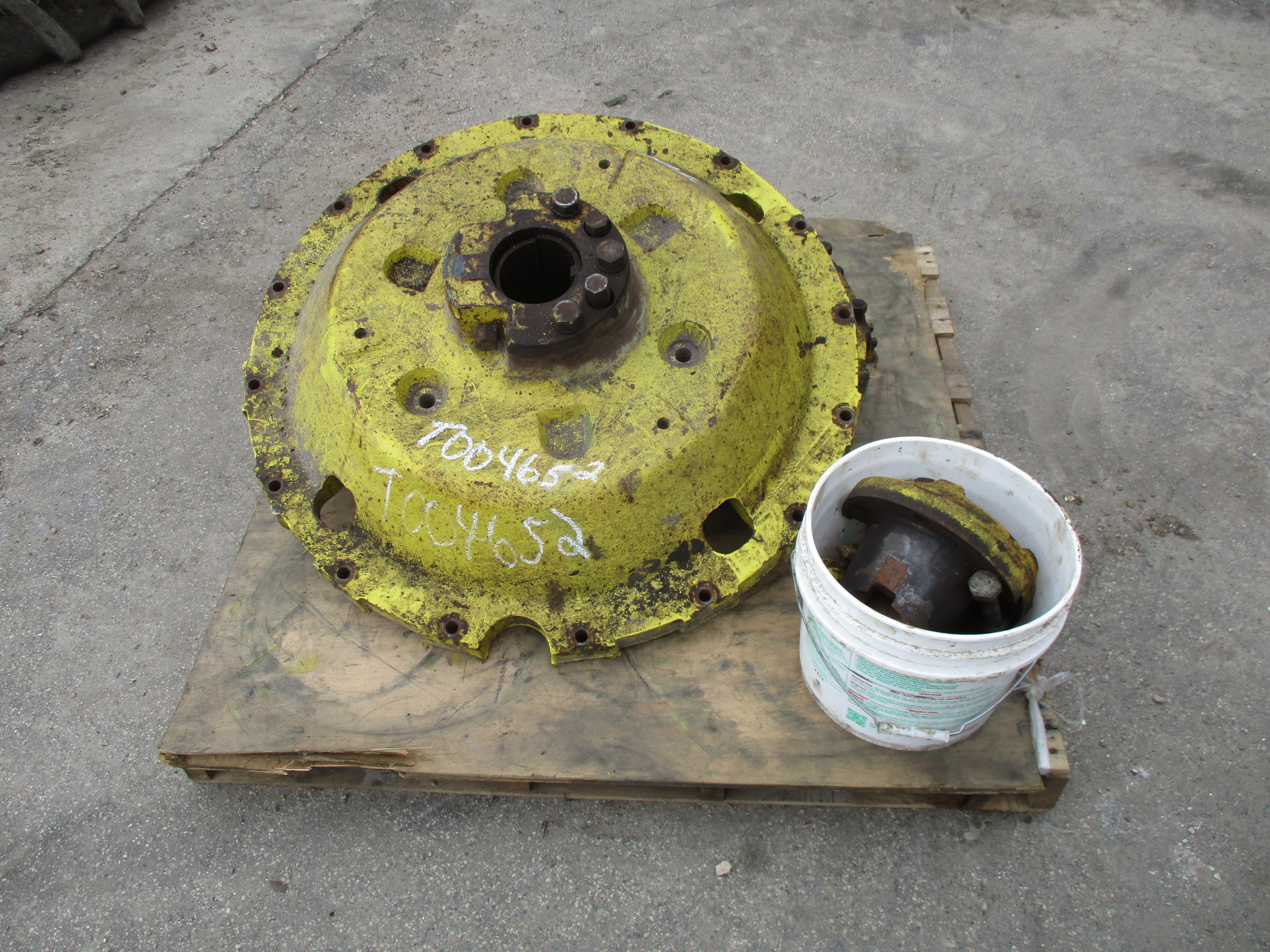 38''-42'' Double Bevel 38" Cast Rim Center T004652