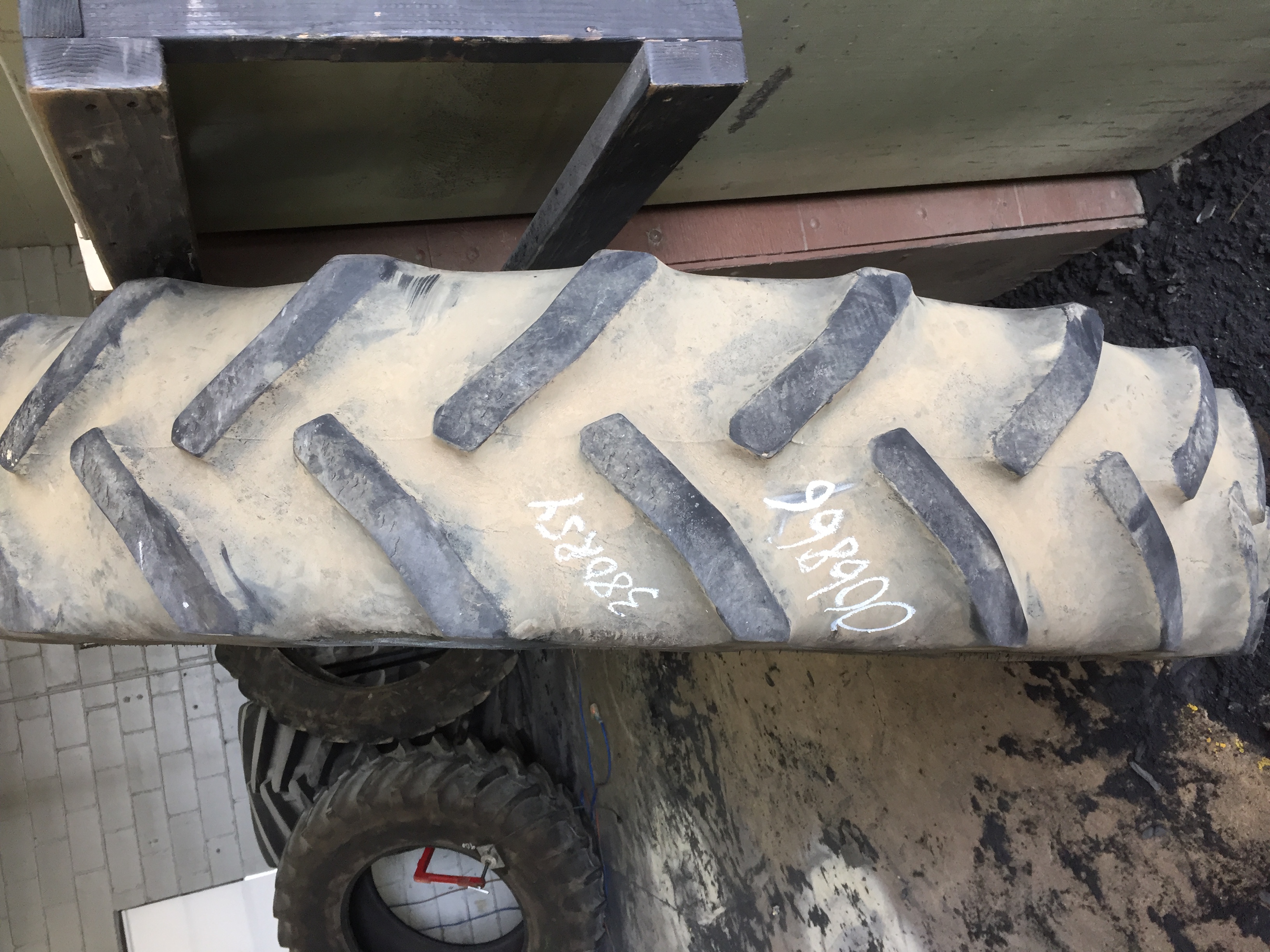 380/90R54 Goodyear Farm DT800 Super Traction R-1W Tire 006866