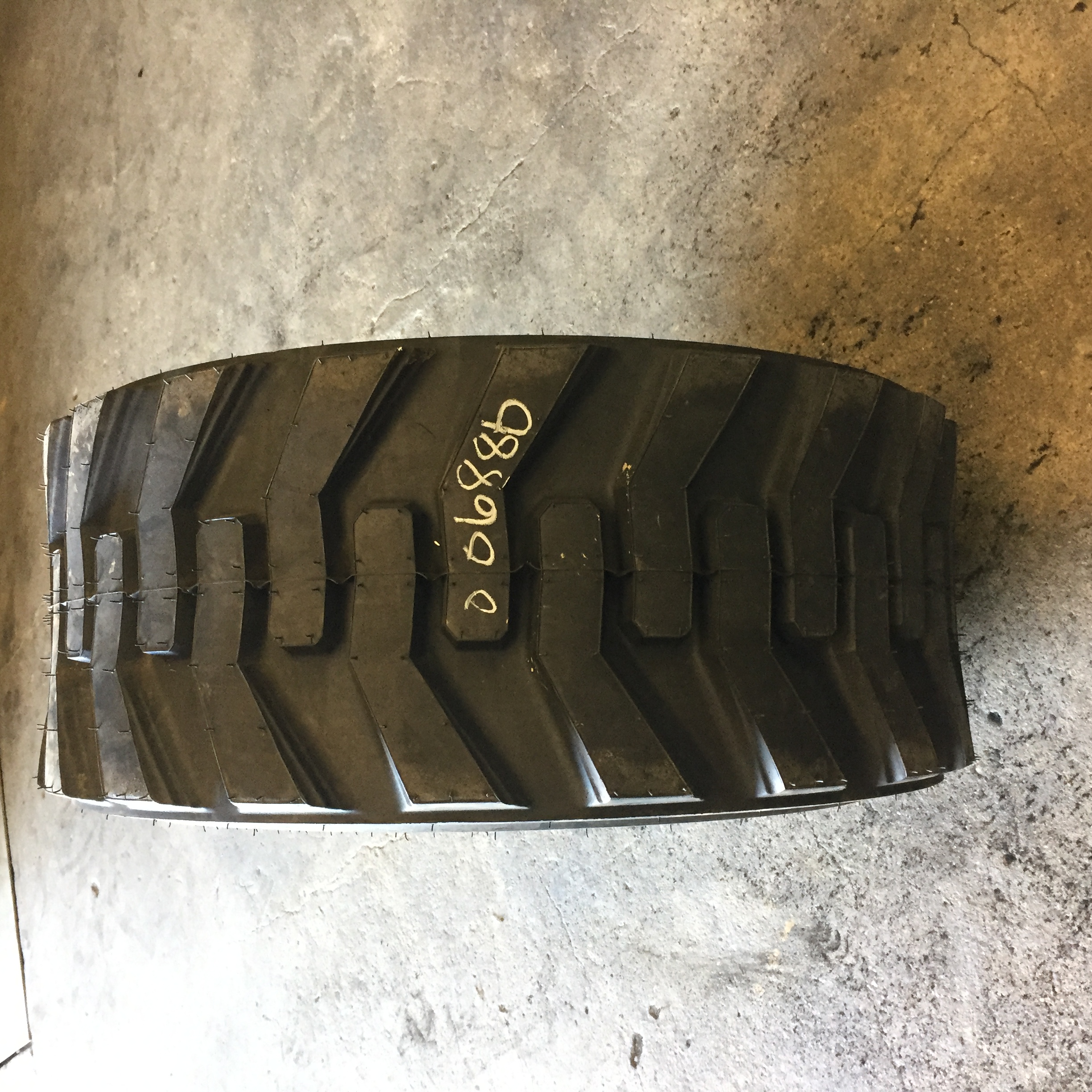 14/-17.5 Titan Farm HD2000 II SS R-4 Tire 006880