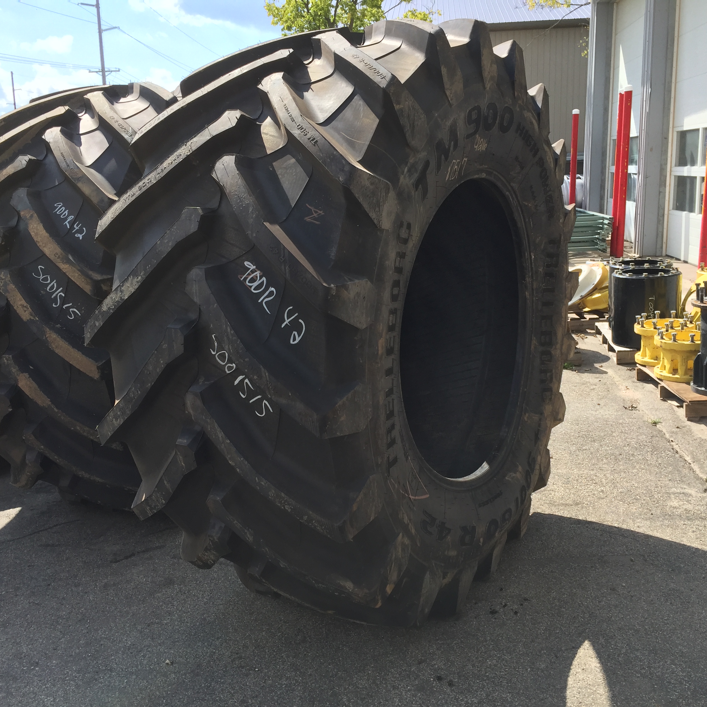 900/60R42 Trelleborg TM900 High Power R-1W Tire S001515