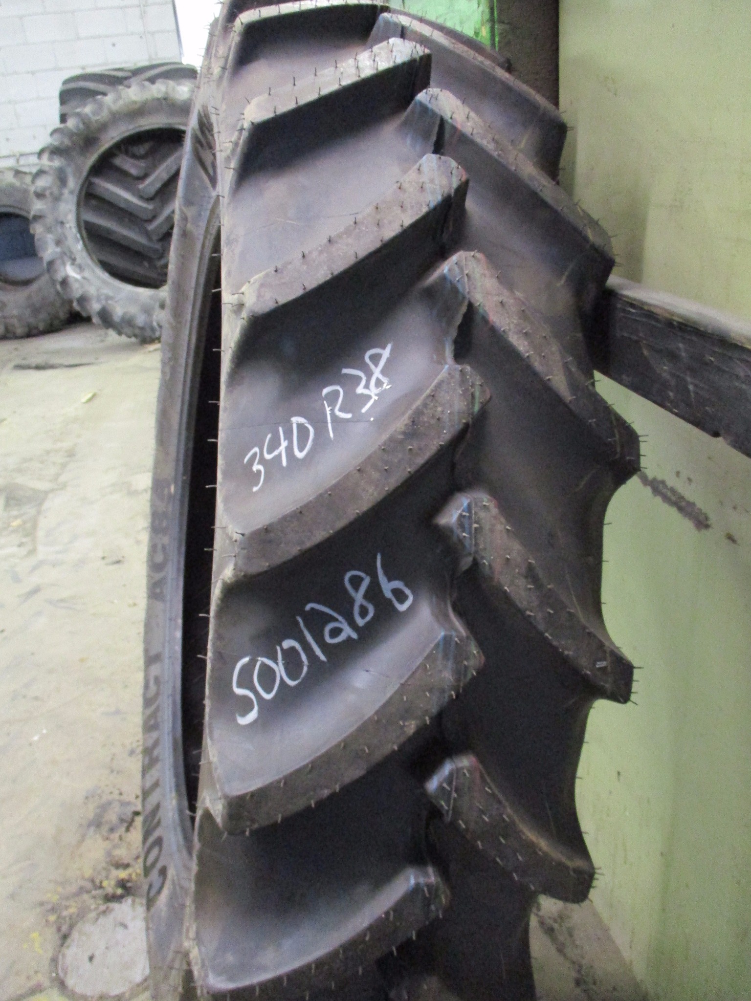 340/85R38 Continental AC85 Contract R-1W Tire S001286