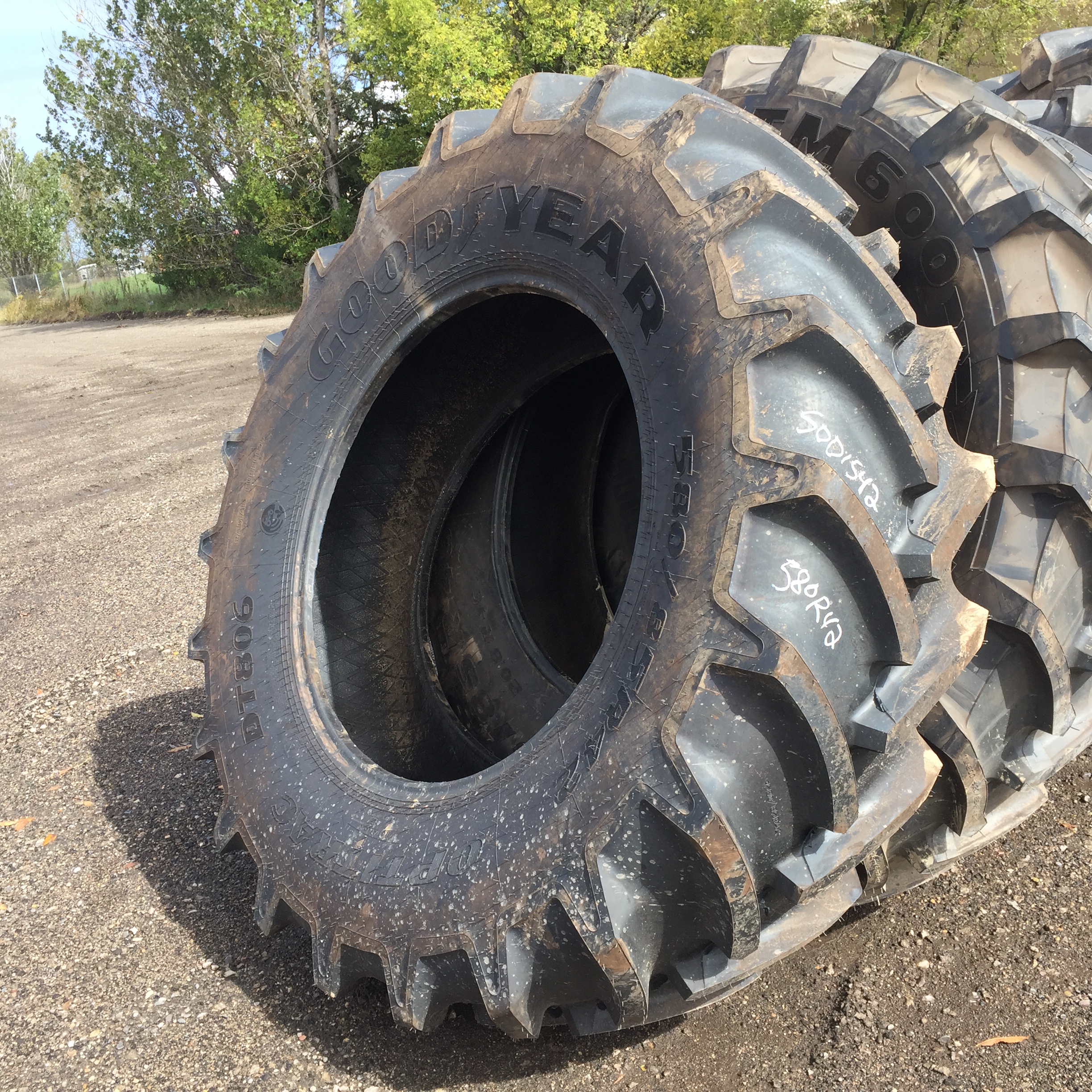 580/85R42 Goodyear Farm DT806 Optitrac R-1W Tire S001542