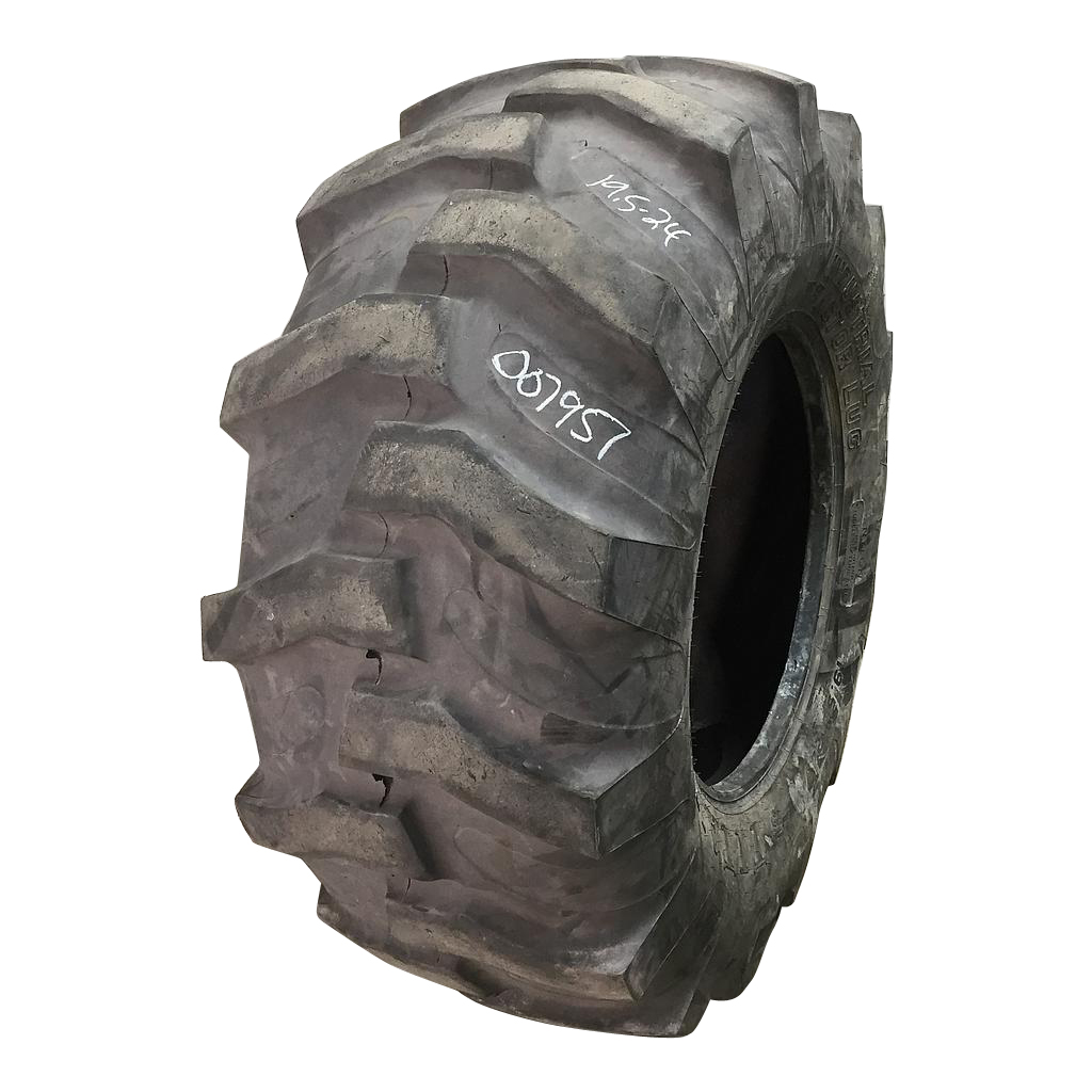 19.5/L-24 Titan Farm Industrial Tractor Lug R-4 Tire 007957