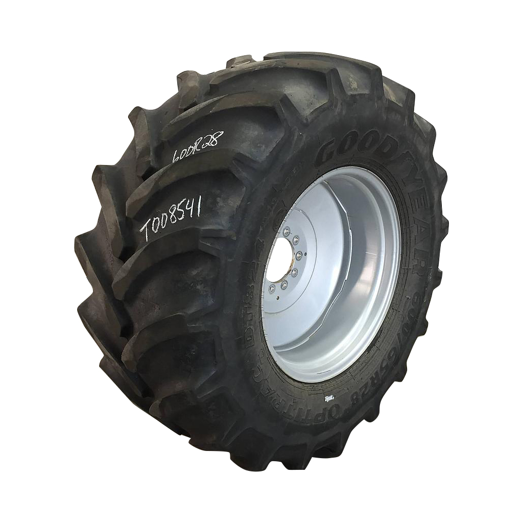 600/65R28 Goodyear Farm DT824 Optitrac R-1W Tire-Wheel Assembly T008541