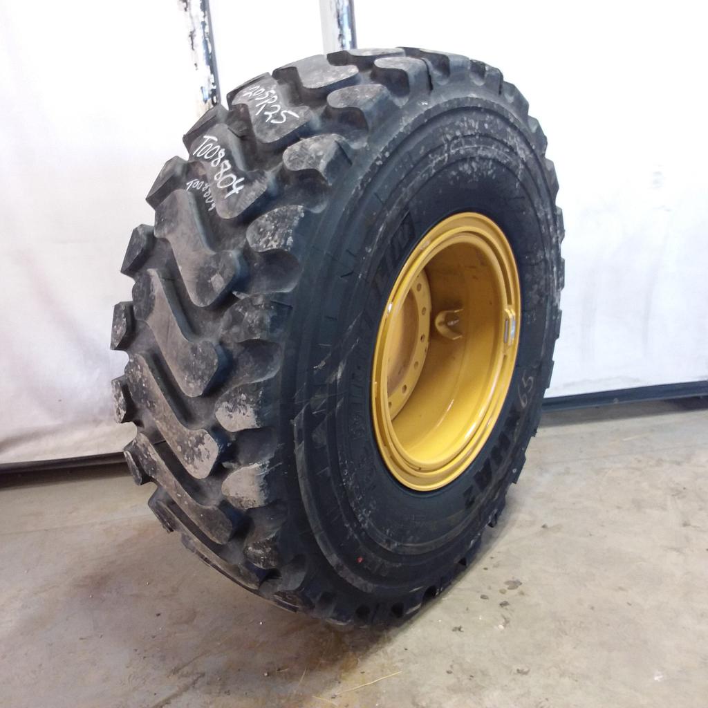 20.5/R25 Michelin XHA2 L-3 Tire-Wheel Assembly T008804